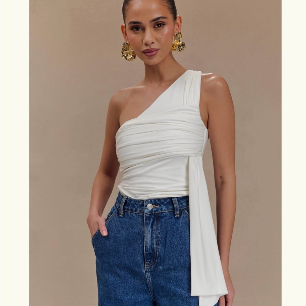 Meshki Elegant One-Shoulder White Top